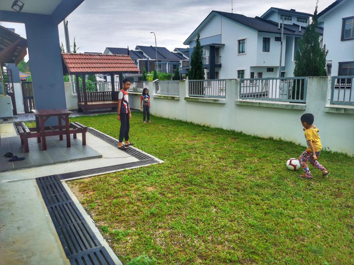Pesona Suri Homestay Batu Pahat Kültér fotó
